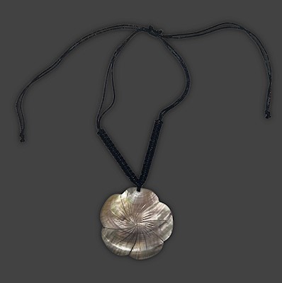 3" Flower Mother of Pearl Necklace                                         